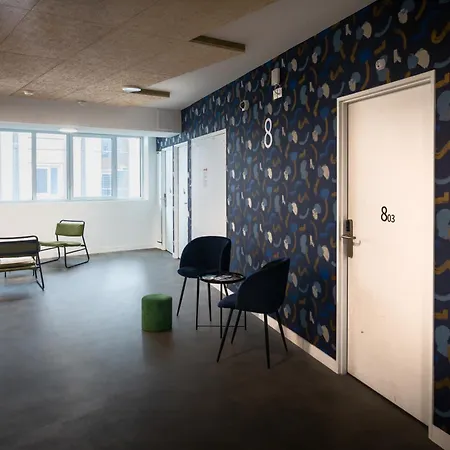 Cis Le Spot Hostel *
